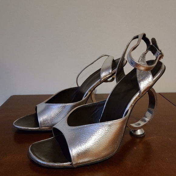 Vintage Circle Heel Sandal - Picture 2 of 2